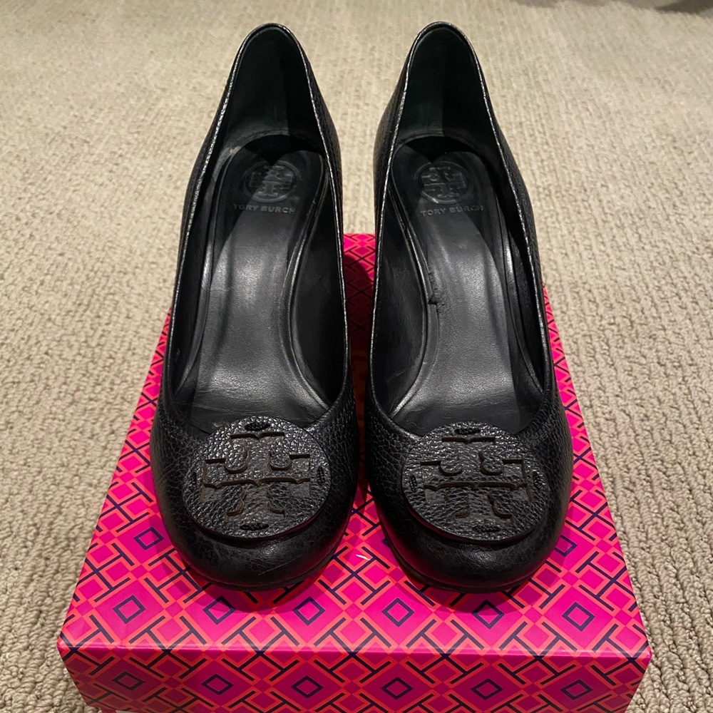 Like new Tory Burch black wedges